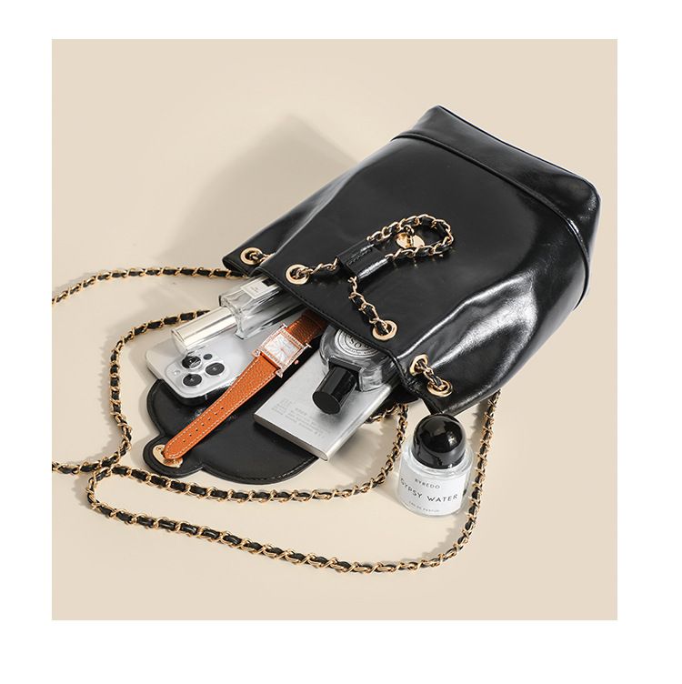 Korean niche spring autumn mini fragrance chain for female Instagram blogger and student oil wax leather shoulder bag_voghion.com