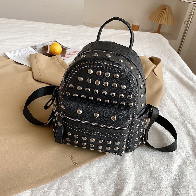 Mochila mini con tachuelas de cristal para mujer Otoño/Invierno 2025 Nueva mochila mini con tachuelas_voghion.com