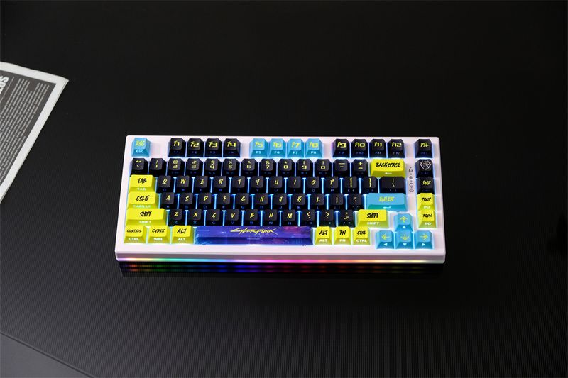 Transparente MadCatz Cyberpunk-Tastenkappe_voghion.com