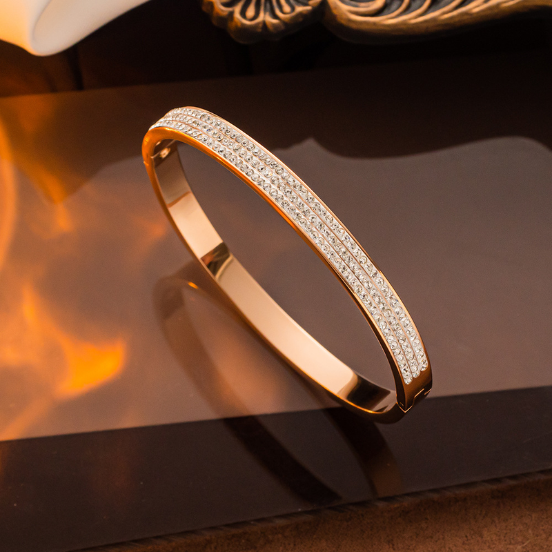 Unisex smykker Mote Personlighet Titanstål Rosegullbelagt Tre-rads Diamantarmbånd Versjon av armbåndet Enkle smykker_voghion.com