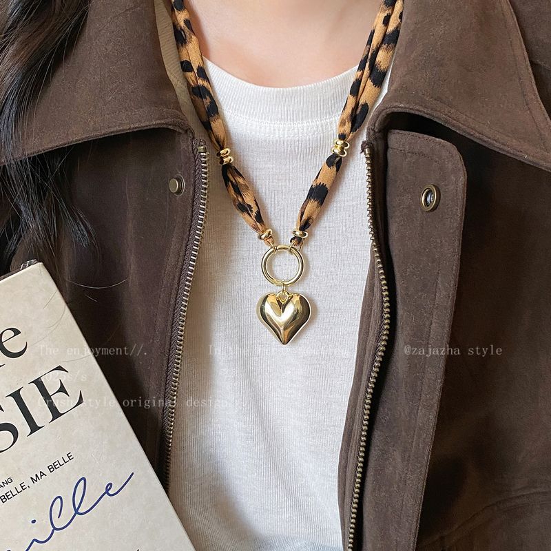 Collana con cuore a stella, sciarpa leopardata, sciarpa europea e americana, dolce, fresca e piccante, personalità esagerata, collo di alta qualità_voghion.com