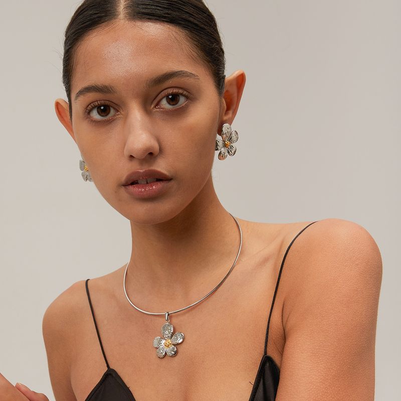 JD designer stainless steel pendant collar spring/summer 2024, fashionable niche, minimalist flower necklace for women_voghion.com