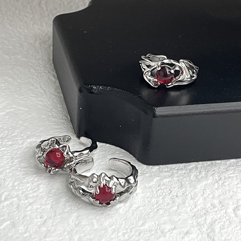 Mode unregelmäßigen Edelstein ästhetischen Mädchen roten Stein Frauen Flüssigkeit hohlen Ring Vintage-Schmuck-Accessoires_voghion.com