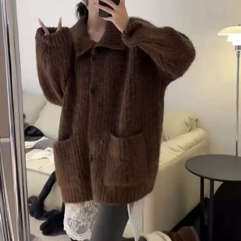 Cardigan oversize a collo alto – Coatigan in maglia grossa (cammello/carbone/grigio chiaro/beige) | Capo essenziale per il look a strati di ispirazione vintage_voghion.com