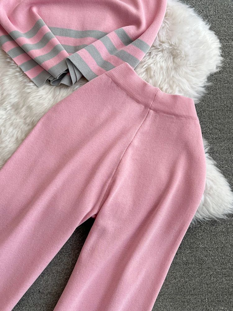 2024 Nuevo traje de moda para mujer primavera estilo coreano cuello en V suelto contraste de color tejido de dos piezas cintura alta pantalones de pierna ancha_voghion.com