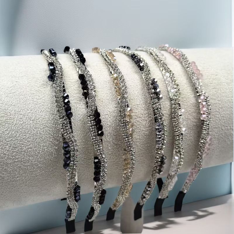 Cerchietto di cristallo con due file di strass, piccolo accessorio per capelli intrecciato fatto a mano, elegante accessorio primaverile da donna_voghion.com