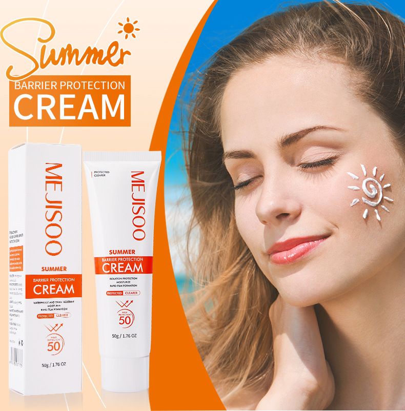 La protezione della barriera illumina la pelle con una crema isolante due in uno, rinfrescante e non grassa._voghion.com