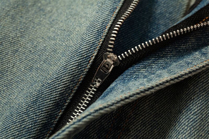 Îmbrăcăminte bărbătească Pantaloni scurți din denim rupți, spălați, cu gradient retro, de vară, personalizați, cu margini brute_voghion.com