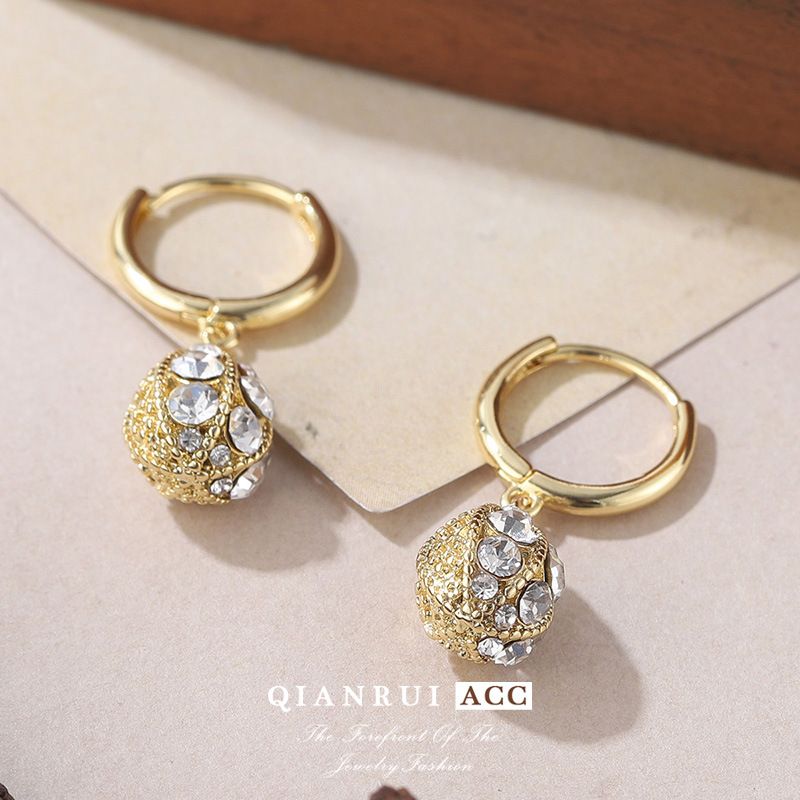 Orecchini rotondi semplici e di lusso leggeri con temperamento, intarsiati con diamanti, zirconi, fibbie per le orecchie, gioielli per le orecchie abbinati, piccole fibbie per le orecchie_voghion.com