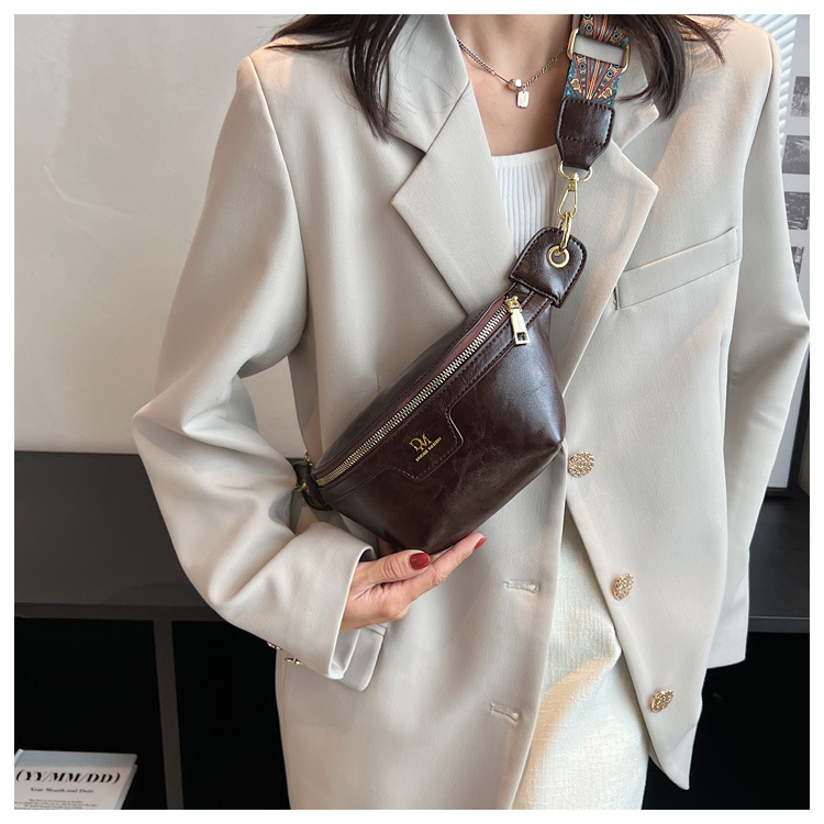 Déi trendy Täsch vun dësem Joer mat engem Gefill vu Luxus 2024 Nei modesch Tailletasch Villsäiteg Instagram-Stil Summer Crossbody-Tasch Damentasch Broschttasch_voghion.com