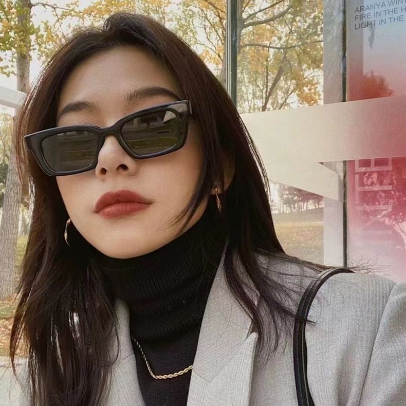 2022Jennie avec des lunettes de soleil à petite monture œil de chat pour femmes tremble en direct explosions Net lunettes de soleil de loisirs rouges pare-soleil marée_voghion.com