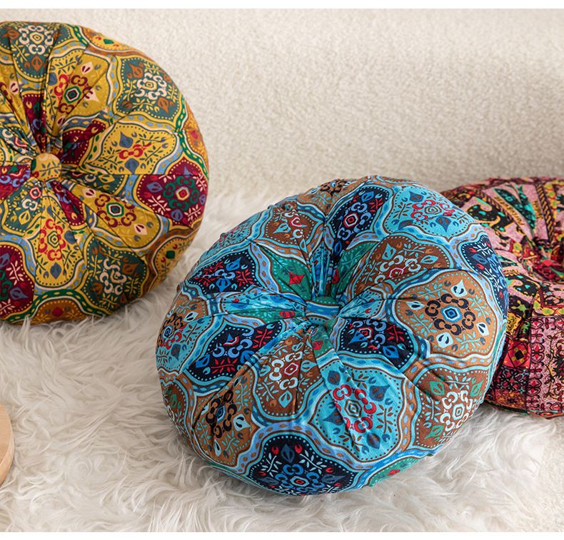 Cuscino da pavimento a forma di zucca fatto a mano in stile bohémien – Pouf rotondo spesso in cotone e lino per divano, camera da letto e meditazione (diametro 35 cm, giallo/blu/rosso)_voghion.com