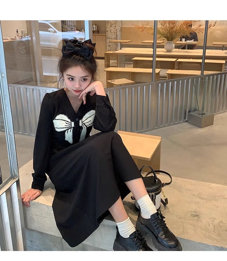 Abito oversize da donna con colletto a V Chubby che trasmette un'atmosfera snellente. Modello corto e lungo con fiocco, stile francese e un grazioso_voghion.com