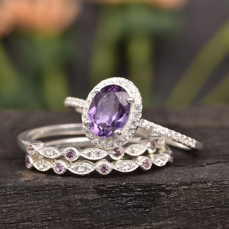 Modieuze en eenvoudige sieraden met diamantinleg, stapelbare set van drie stuks voor verlovingsringen voor dames_voghion.com