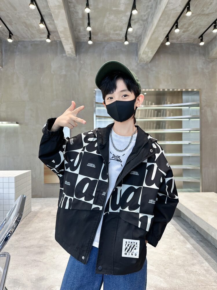 Boys' large plaid jacket 2023 Spring and Autumn new handsome hooded windbreaker, big children's explosive_voghion.com