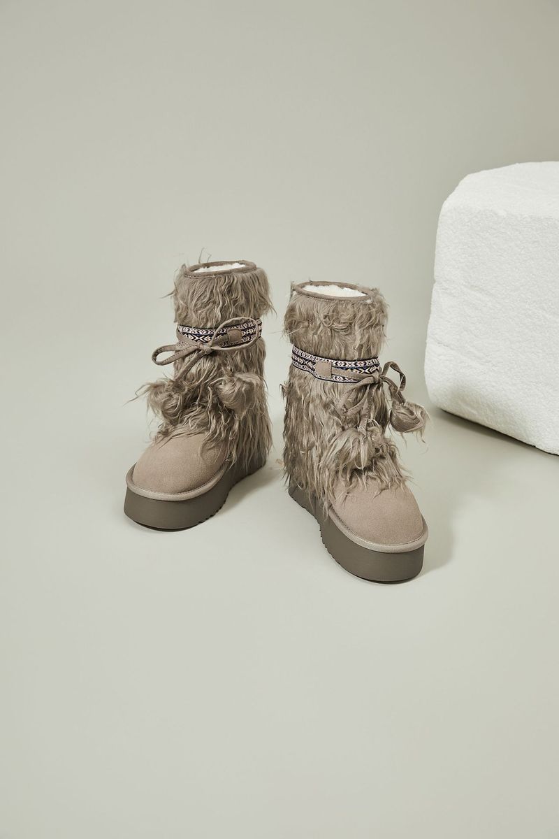 ShoeGlobe 2025 Bosi Neue Schneestiefel im neuen Stil mit Wassertropfen-Fellschleife, erhöhter dicker Sohle, warmer, verdickter runder Zehenpartie, zum Hineinschlüpfen für Damen_voghion.com