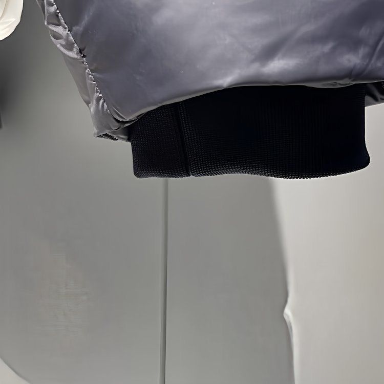 Veste matelassée courte et élégante à col montant pour homme - Mélange de polyester léger, coupe ajustée, fermeture éclair sur le devant, tenue urbaine décontractée pour l'automne et l'hiver_voghion.com
