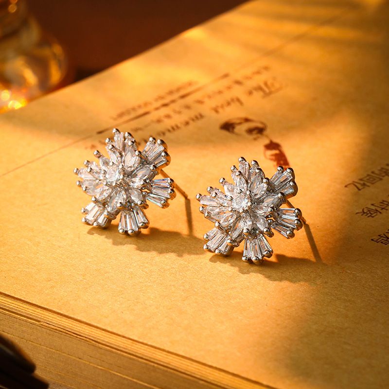 Ohrringe Damen Goldene Edelsteinperlenohrringe Super funkelnder Schneeflockenzircon Für Damen, Leichtes Luxus-Nischendesign, Elegantes, Vielseitiges Mode-Pe_voghion.com
