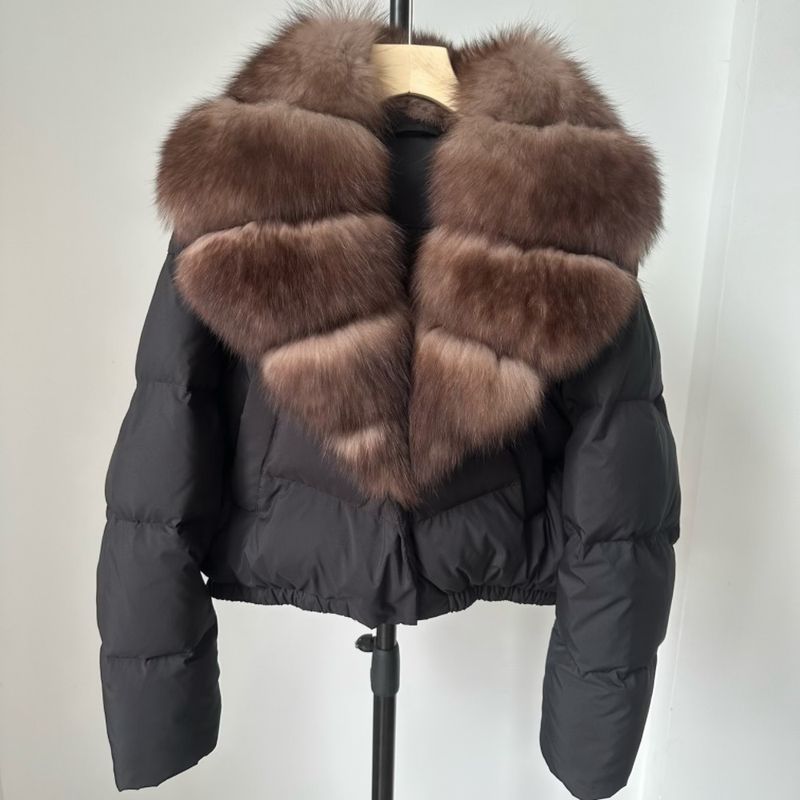 Piumino corto da donna con collo oversize in pelliccia di volpe - Cappotto invernale alla moda con piumino d'anatra bianca, pelliccia staccabile, vestibilità ampia, vari colori_voghion.com