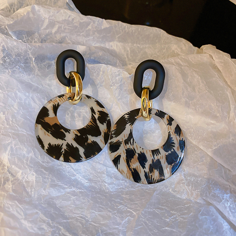 Boucles d'oreilles à tige polyvalentes en forme de cercle géométrique à imprimé léopard avec aiguille argentée_voghion.com