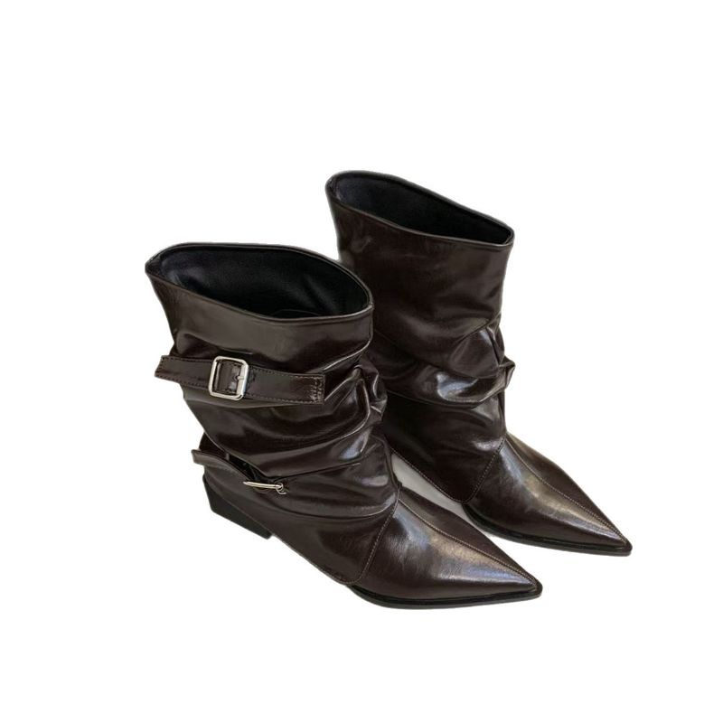 Sommer 2025: Neue spitze Retro-Stiefeletten von Martin Design Sense aus weichem Leder mit lässigem, figurformendem Schnitt und weitem Schaft für Damen_voghion.com