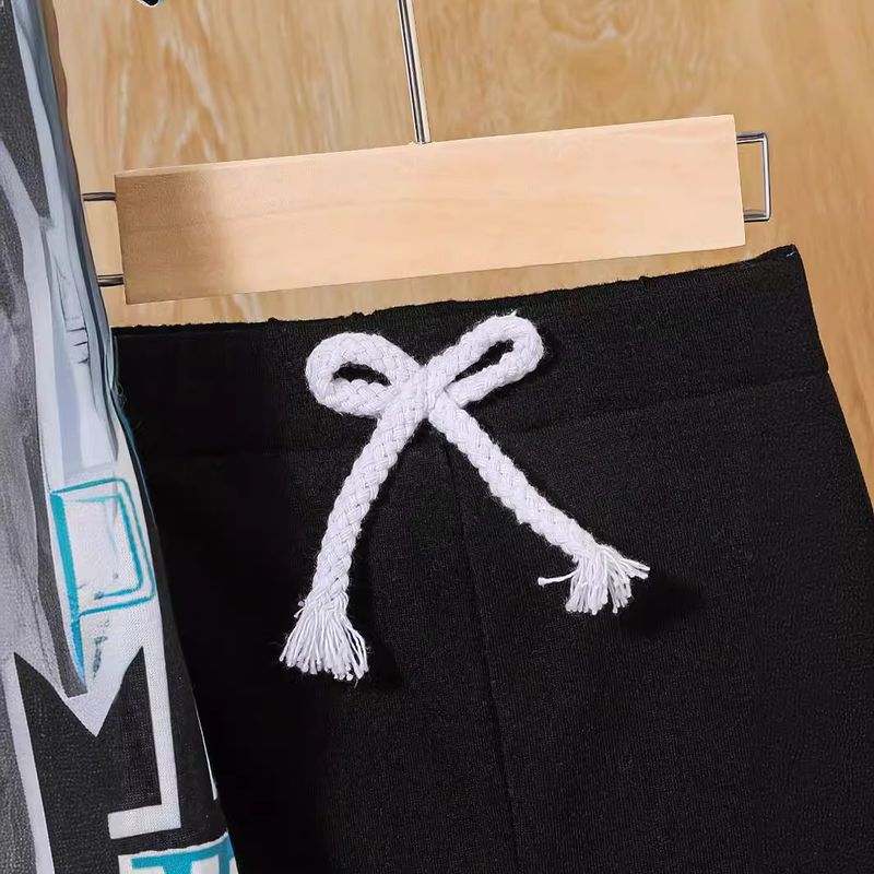 Conjunto de pantalones casuales con cuello redondo, manga corta, cintura elástica, cordón y costuras de color en contraste para niños_voghion.com