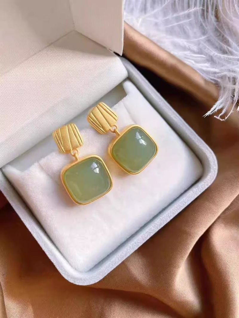 for Women Korean And Japanese Style Short High-end Round Face Suitable Hetian Jade Earrings Versatile Green Studs_voghion.com