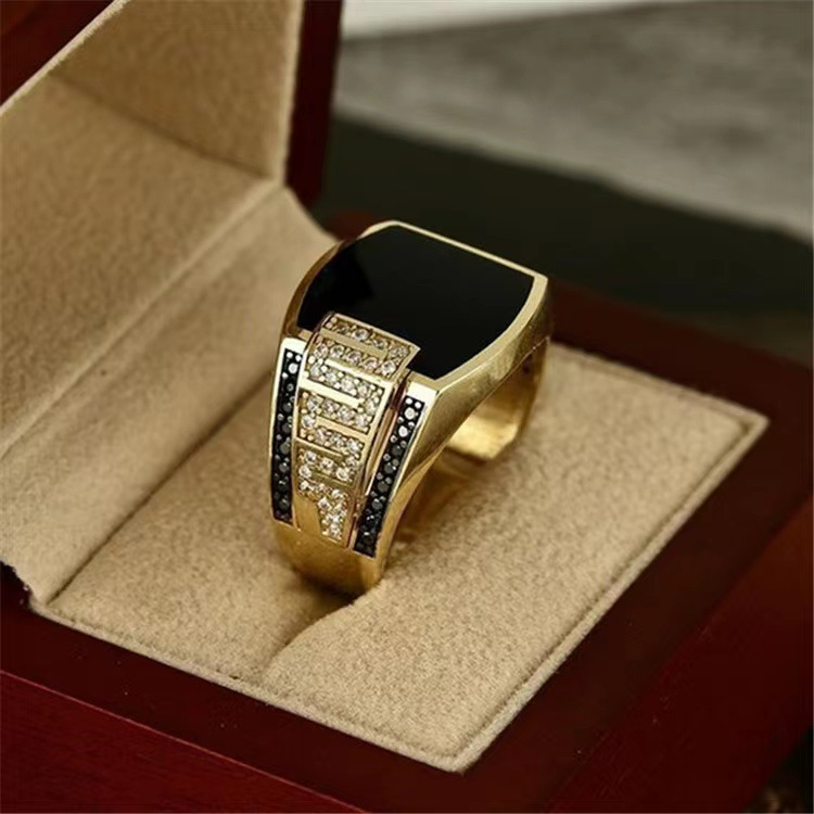 Anello in stile hip hop con diamanti sintetici intarsiati in zircone nero, gioiello alla moda da uomo_voghion.com