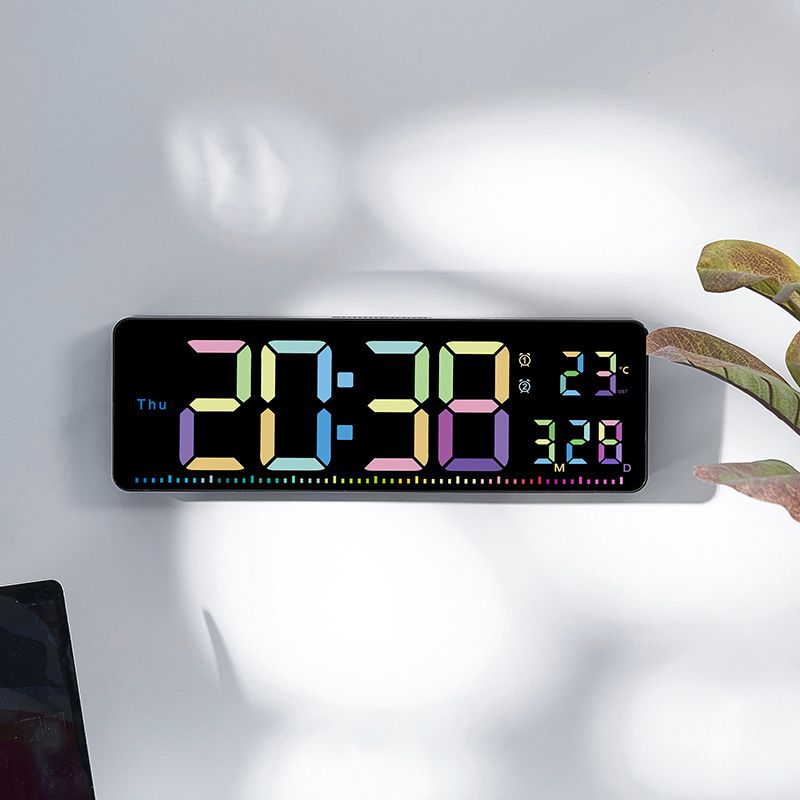 Moderno orologio da parete digitale a LED con visualizzazione della temperatura, calendario e sveglia - Retroilluminazione colorata per l'arredamento di casa, palestra e ufficio_voghion.com