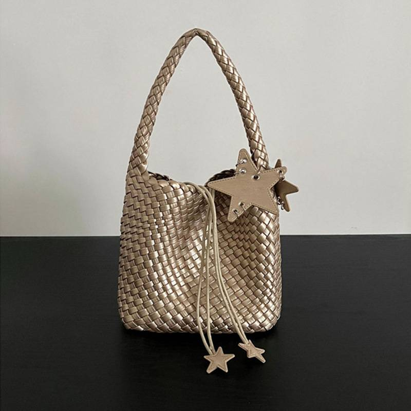 Bolsa tote feita à mão, estilo casual, toque luxuoso, para carregar na mão ou em um ombro só._voghion.com