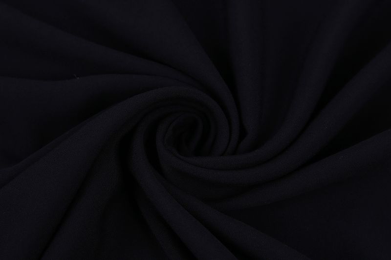 "Elegantes, besticktes Strandkleid – Langer Cardigan mit Schlitzrock für Resort, Pool und Bikini"_voghion.com