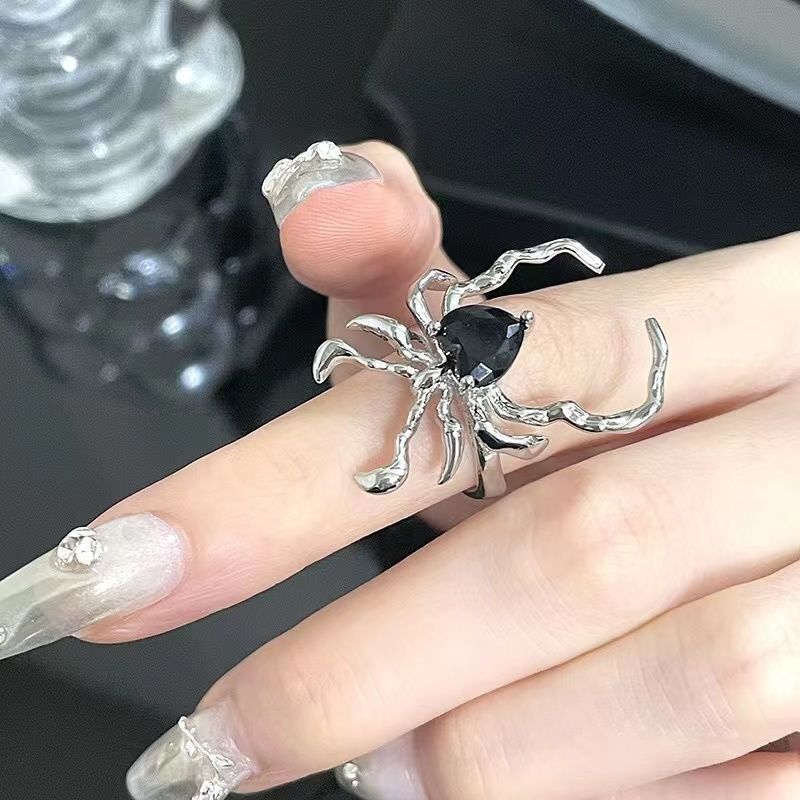 Anello con chiodo a forma di ragno, in stile retrò scuro, con gemma nera, design di nicchia, anello aperto in stile freddo di alta qualità_voghion.com