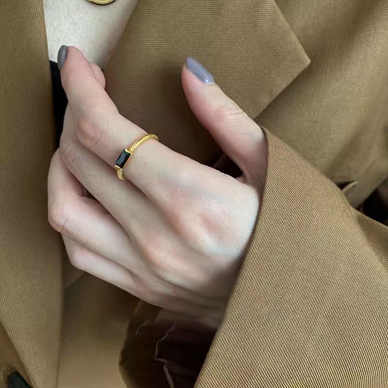 Light Luxury Celi Style Pure Silver Gold-Plated Diagonal Black Square High-End Simple Fashionable Versatile Ring R63_voghion.com