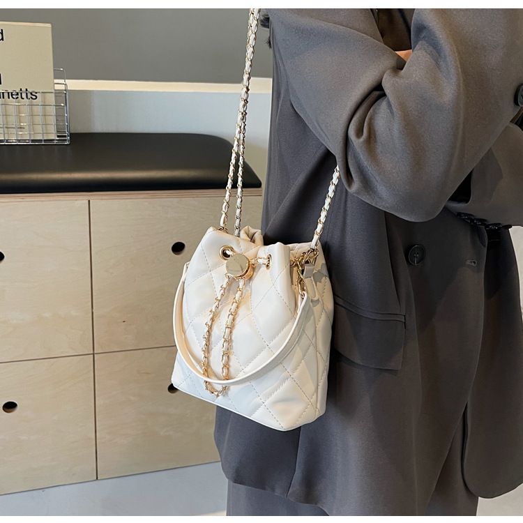 Borsa a tracolla con tracolla di alta qualità, versatile e alla moda, con catena trapuntata, per donna, 2023_voghion.com
