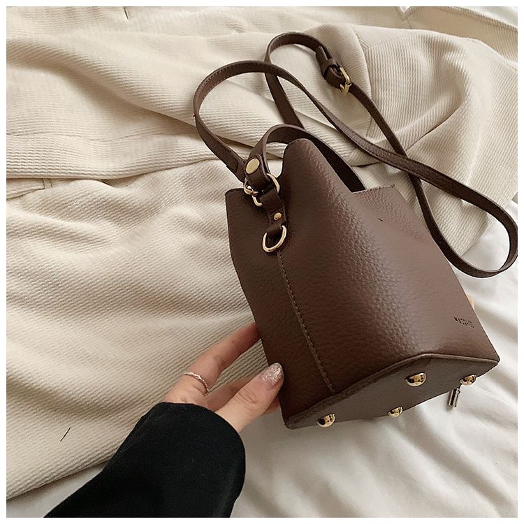 Francese 2024 Nuovo secchiello portatile alla moda di grande capacità per le donne, borsa a tracolla singola di alta qualità_voghion.com
