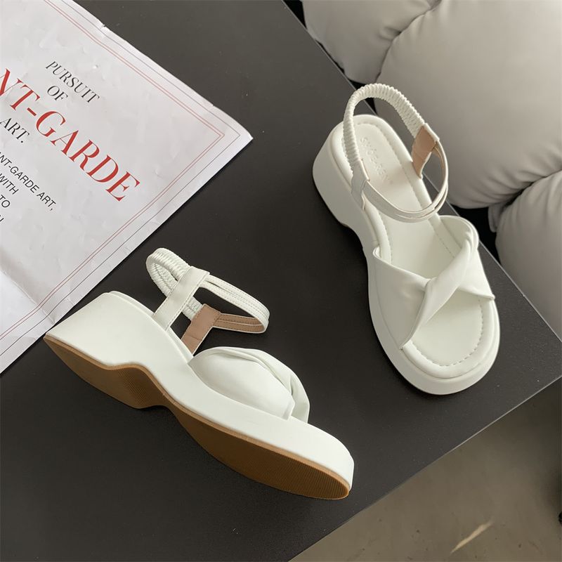 Sandálias de salto grosso novas primavera e verão 2024_voghion.com