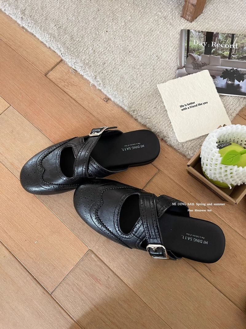 Artistic Carved Temperament Closed-Toe Half Slippers Comfortable Versatile Cross Strap Flat Mules Women's Shoes_voghion.com