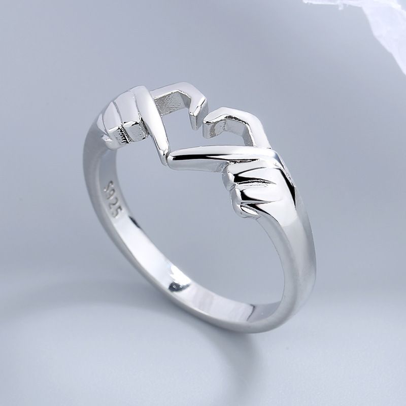 Anello di moda per coppia con gesto geometrico a forma di cuore e palma a doppia mano romantica Carlisle_voghion.com