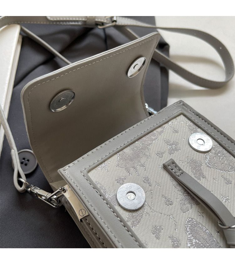 Niche Design Embroidered 2024 New Women's Fashion One Shoulder Crossbody Versatile Popular Small Square Bag_voghion.com