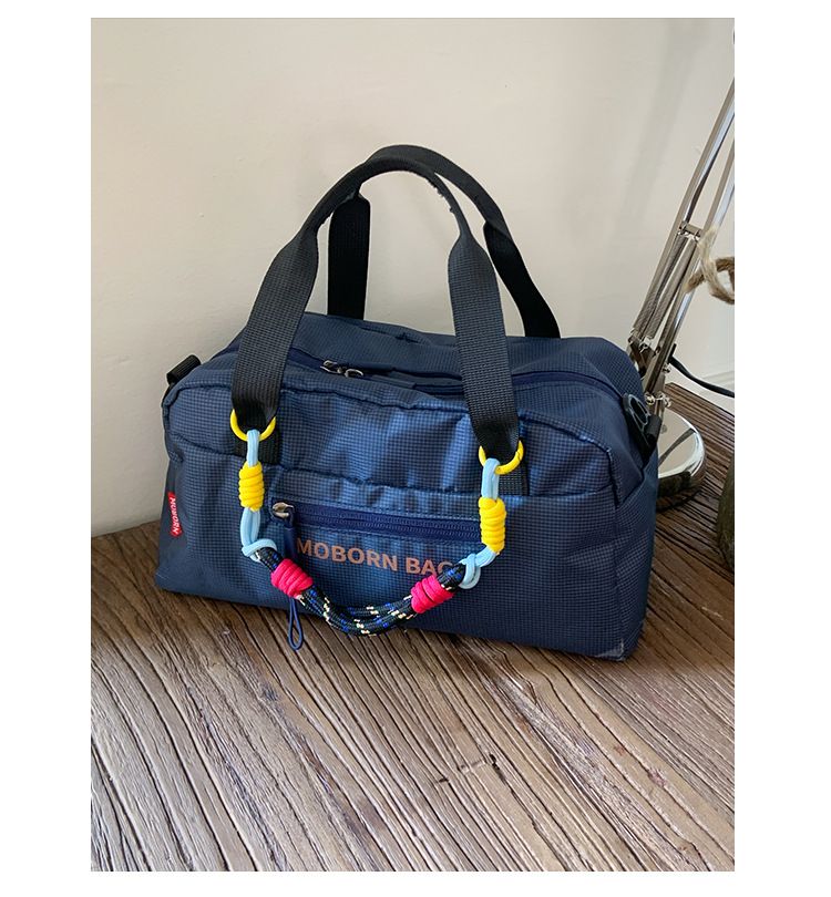 Borsa a tracolla versatile, alla moda e casual, in nylon, per donna, estate 2025_voghion.com