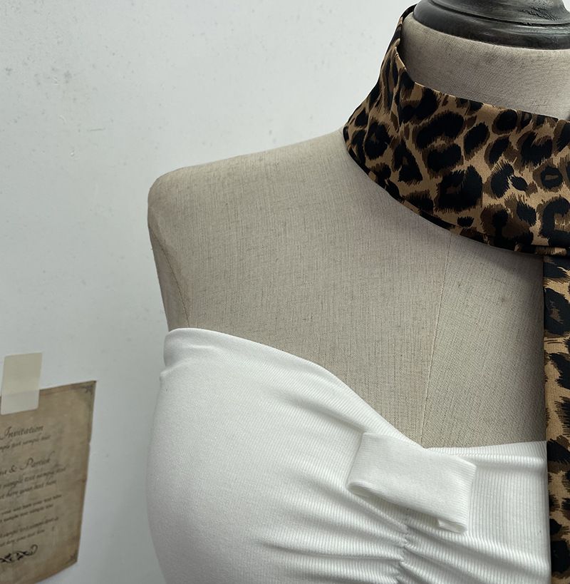 Schal mit Leopardenmuster und hängendem Halsdesign, plissierte trägerlose Weste mit Brustkissen, kurzes ärmelloses Oberteil für Damen 9206_voghion.com