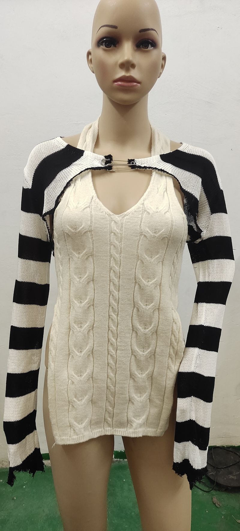 Wind Spicy Girl Contrasting Color Striped Woolen Hollow Cover Sweater For Women 2023 Autumn New Collection_voghion.com