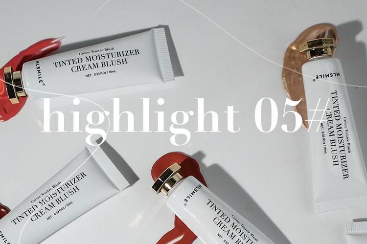 Šķidrais vaigu sārtums Mitrinošs marķieris vairāku toņu lūpām un vaigiem ar Eiropas un Amerikas Savienoto Valstu smalkām mirdzošām acu ēnām, kas notur grima seju_voghion.com