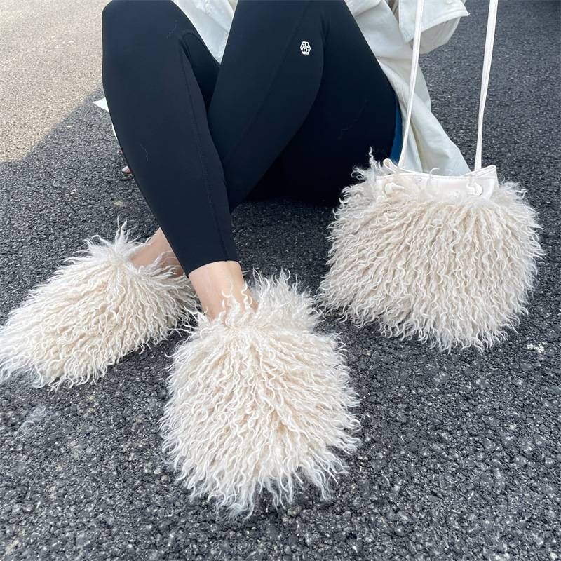 Ensemble de chaussures pour femme : pantoufles et sac fourre-tout en fausse peau de mouton – Chaussures moelleuses avec sac assorti (confortables et mignonnes)_voghion.com