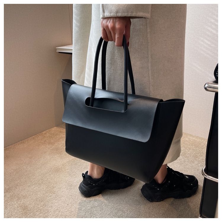 Große 2025S Designer High-End Big Bag Damentasche Neue trendige koreanische Version der Handtasche mit großer Kapazität Retro Pendlertasche Messenger Bag_voghion.com