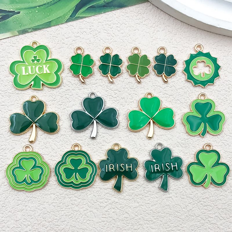 Set di accessori per gioielli fai da te Lucky Clover - 15 pezzi di ciondoli a forma di quadrifoglio e trifoglio per collana, portachiavi, ciondolo (verde, stili misti)_voghion.com