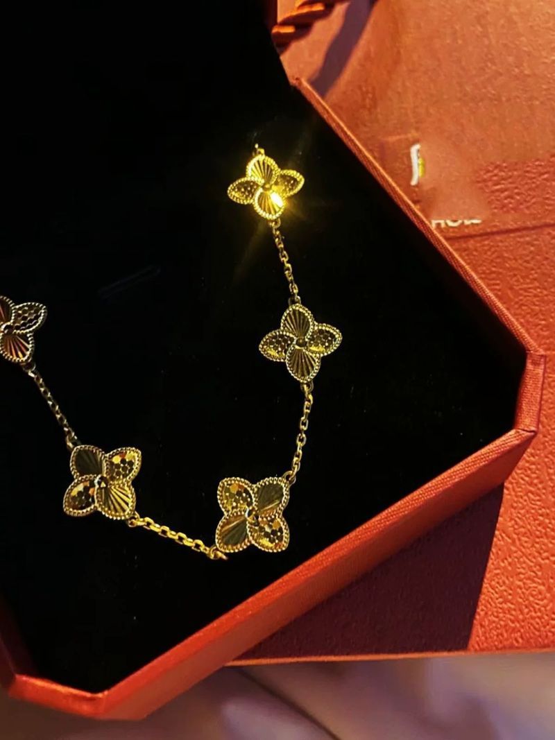 Köp samma stil med krossad is, fem-bladig fyrklöver, guldfärgat nischljus, matchande armband för kvinnor_voghion.com