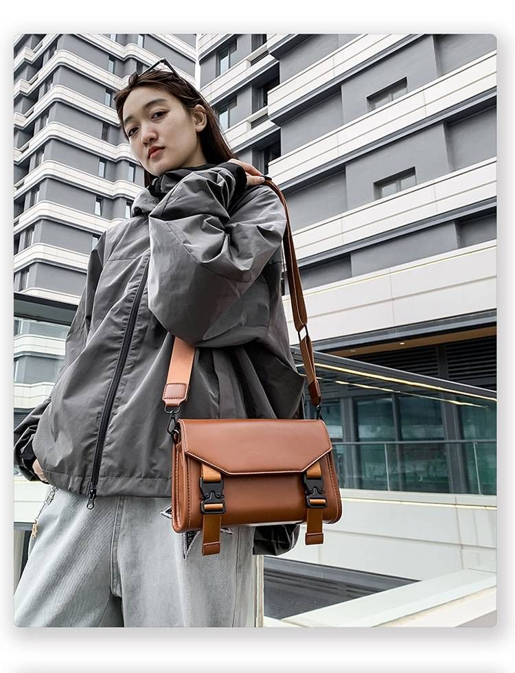 Borsa a tracolla unisex – Borsa per telefono minimalista con patta e chiusura a scatto | Borsa a tracolla in PU impermeabile per gli spostamenti quotidiani (nero/marrone chiaro)_voghion.com