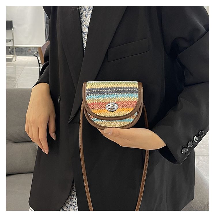 Kinder-Umhängetaschen, beliebte All-Match-Mini-Muscheltasche, Kontrastfarbe, geflochtenes Stroh, Eltern-Kind-Mädchen-Umhängetasche, Lippenstifttasche, weiblich_voghion.com
