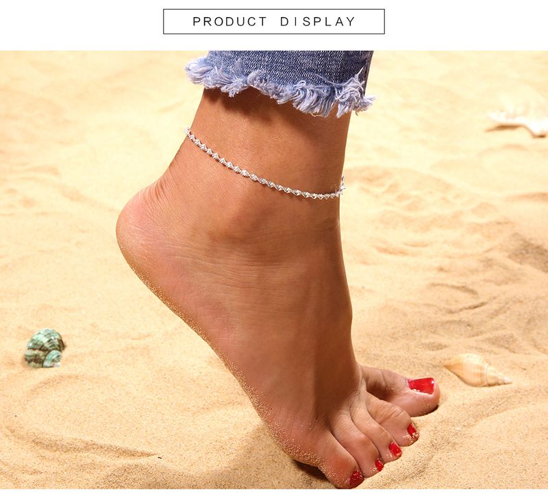 Joyería minimalista gótica con estampado de ondas de agua y tobillera de moda._voghion.com